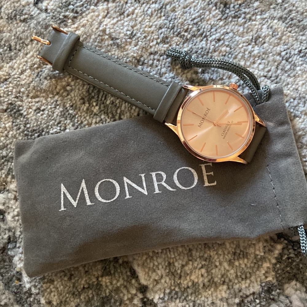 SOLD NWOT Monroé Classique Watch